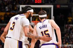 开云体育入口-国王横扫湖人，易建联点燃赛场