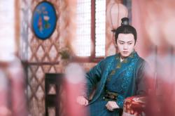 开云体育在线-逆流而上的王者，绝境中站起的背影