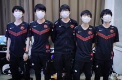 开云体育在线-FPX轻取LGD，Zeus三分雨点燃全场的简单介绍