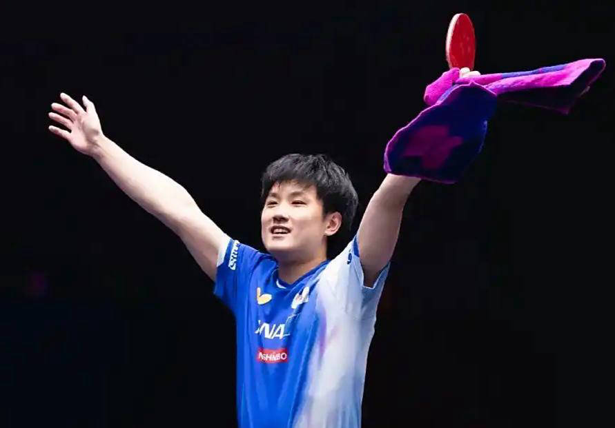 日本乒乓球队力克中国乒乓球队，张本智和惊艳世界