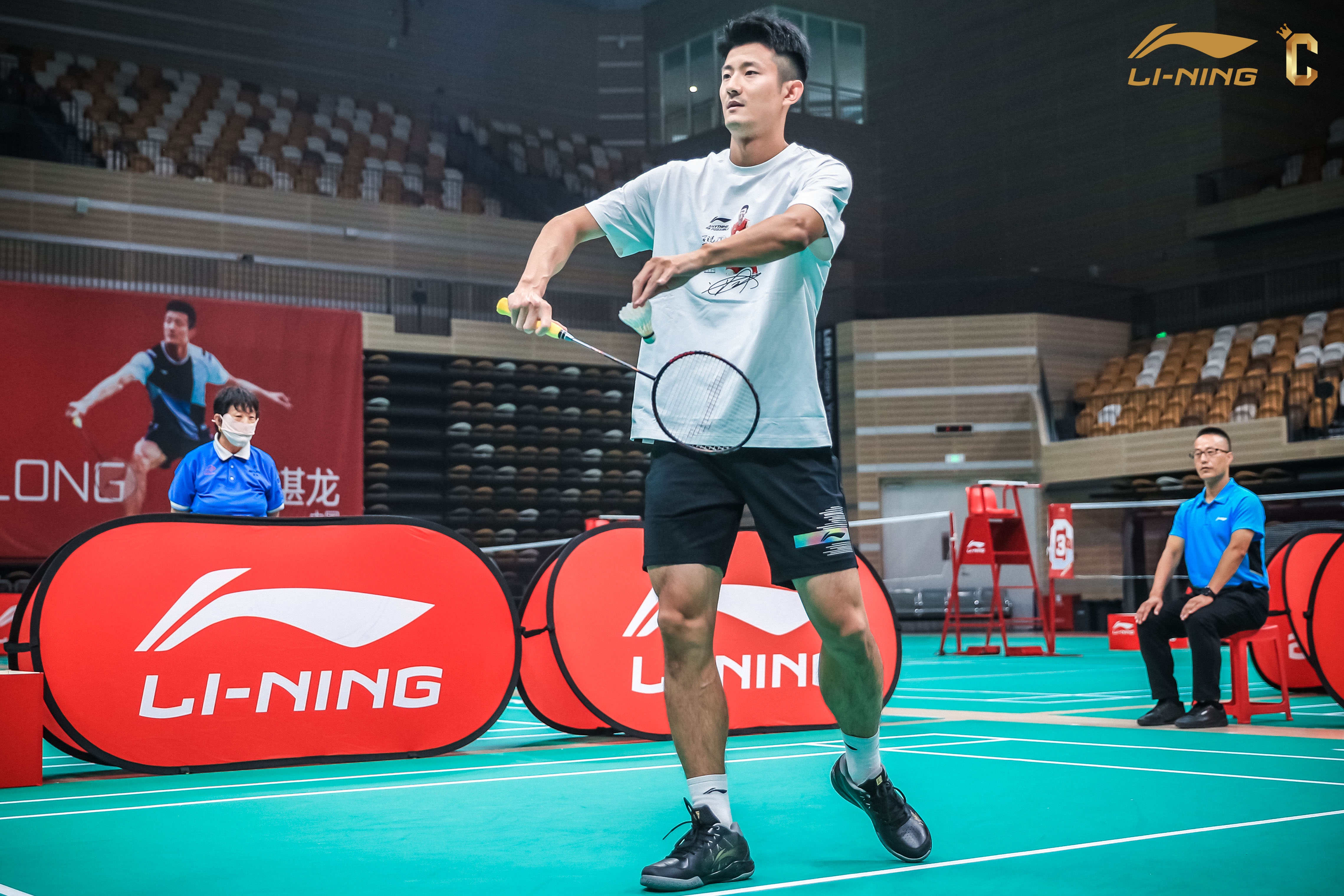 法国羽毛球队爆冷马来西亚羽毛球队，谌龙制霸全场