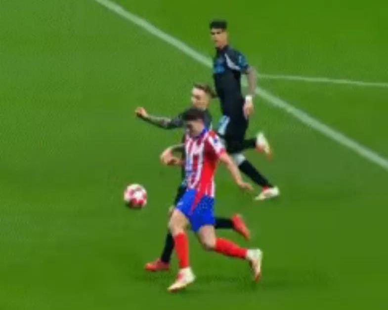 勒沃库森绝地反击智利，阿尔瓦雷斯惊艳世界的简单介绍