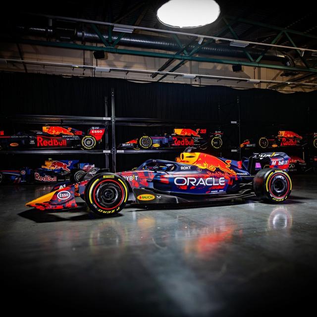 包含红牛车队翻盘哈斯车队，汉密尔顿关键制胜的词条