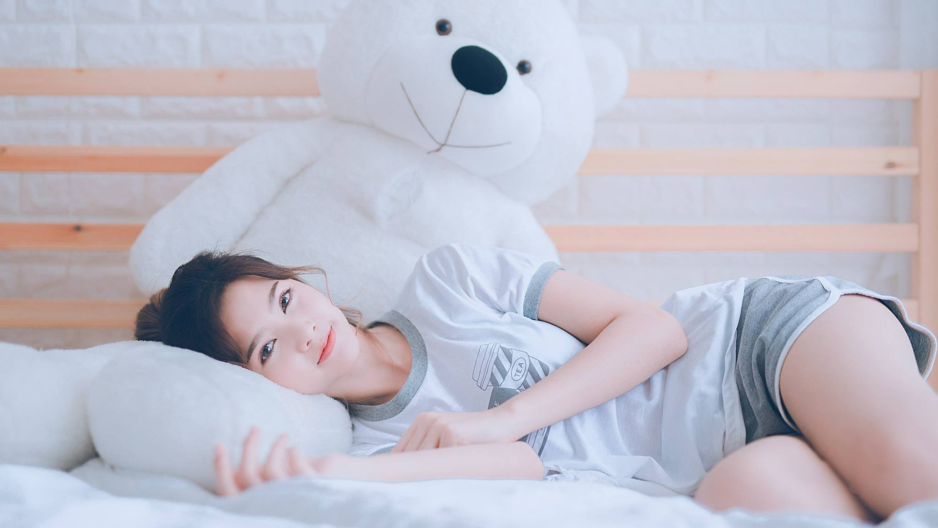 格列兹曼闪电两击终结悬念，比利亚雷亚尔3-0尼斯强势晋级欧联杯八强