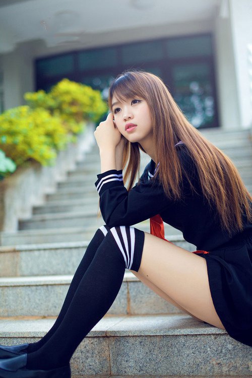 塞维利亚德比惊魂,卡瓦哈尔最后时刻制胜一击,点燃皮斯胡安狂欢夜