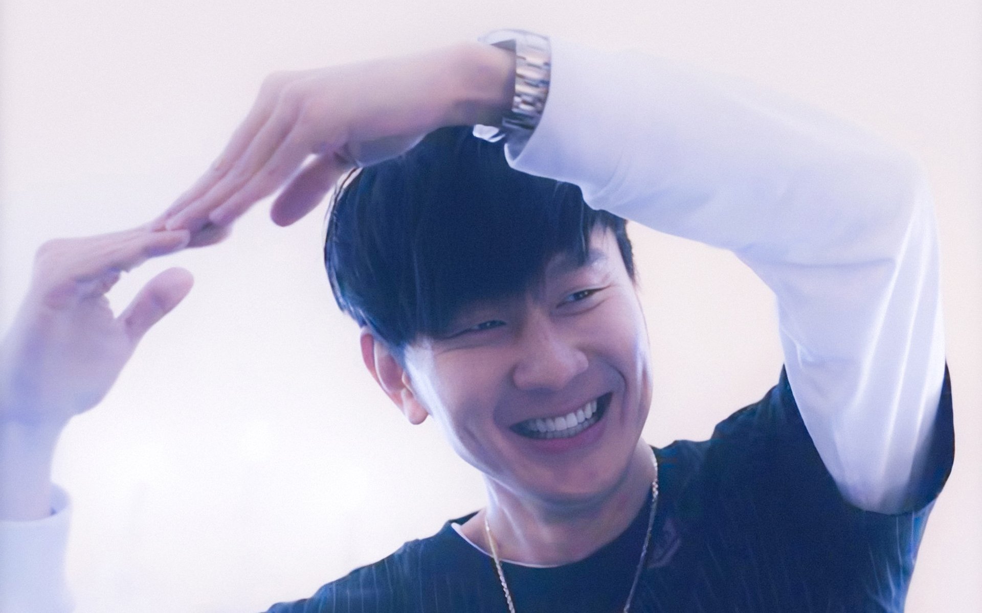 足球平行宇宙，当京多安点亮伯纳乌时，挪威峡湾正回荡着尤文图斯